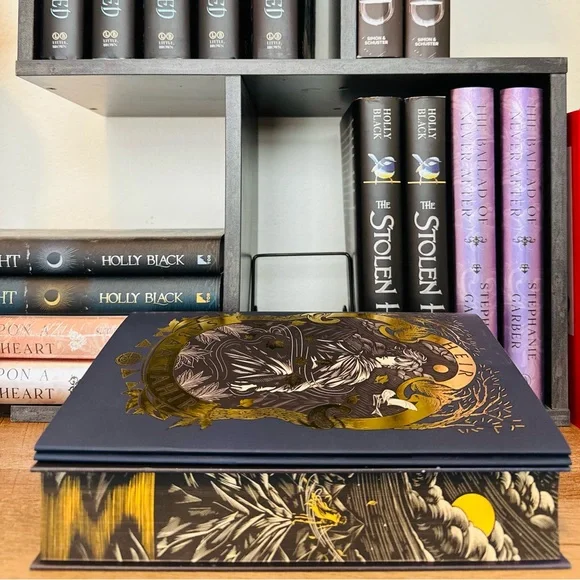 Fairyloot Exclusive Edition HEIR by Sabba Tahir - Picture 13 of 14